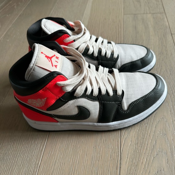 Nike Jordan woman’s size 8 sneakers - Picture 7 of 8